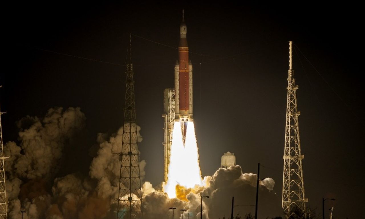 Open Graph Image Artemis II Booster Case Use History