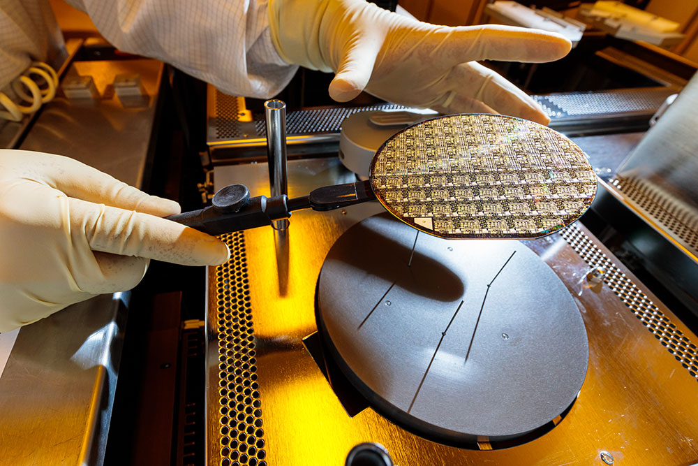 Space Park Microelectronics Foundry Revolutionizing Radio Frequency with SLCFET