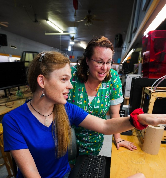 Engineer and artist inspires young scientists <strong>Engineer and Artist Inspiring Young Scientists</strong>