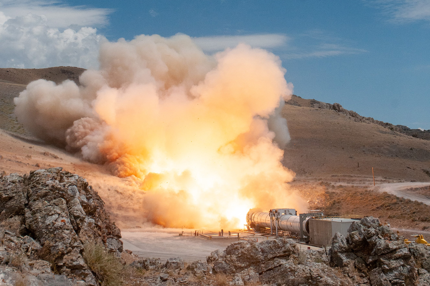 SLS-Booster-Static-Test rocket motor test